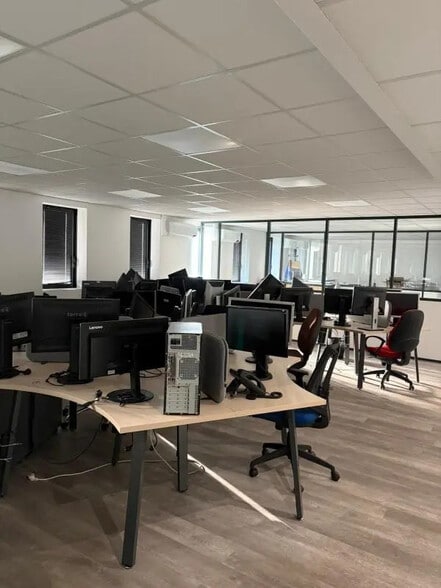 183 Avenue Georges Clemenceau, Nanterre for lease - Interior Photo - Image 1 of 10