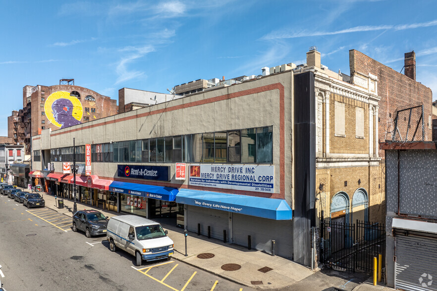 11-25 Branford Pl, Newark, NJ for lease - Primary Photo - Image 1 of 6