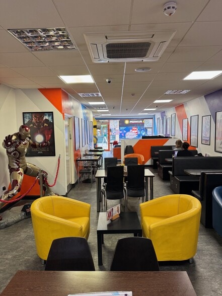 Bowen Sq, Daventry for lease - Building Photo - Image 3 of 6