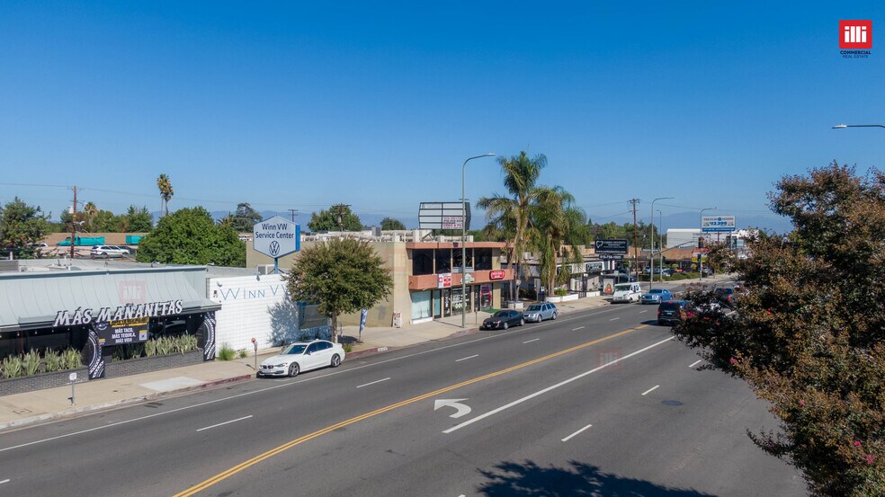 19709 Ventura Blvd, Woodland Hills, CA for lease - Building Photo - Image 2 of 8