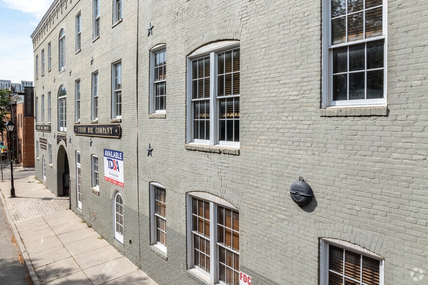 1820 Lancaster St, Baltimore, MD for lease - Building Photo - Image 3 of 11