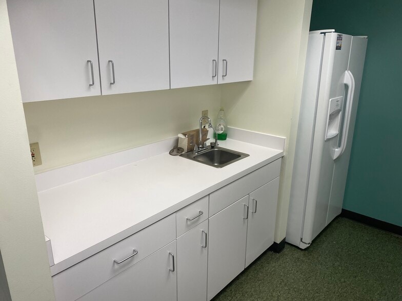 4690 Munson St NW, Canton, OH for lease - Interior Photo - Image 3 of 13