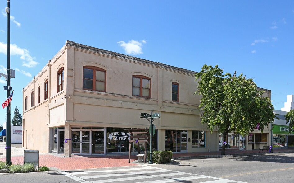 1401-1415 7th St, Sanger, CA for lease - Building Photo - Image 1 of 9