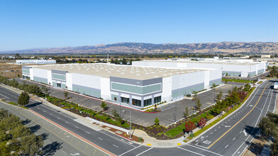 901 Venture Way, Gilroy, CA for lease Building Photo- Image 2 of 3