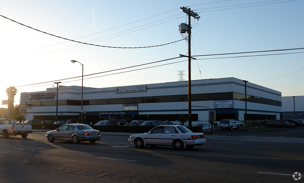 555 W Redondo Beach Blvd, Gardena, CA for lease - Building Photo - Image 3 of 22