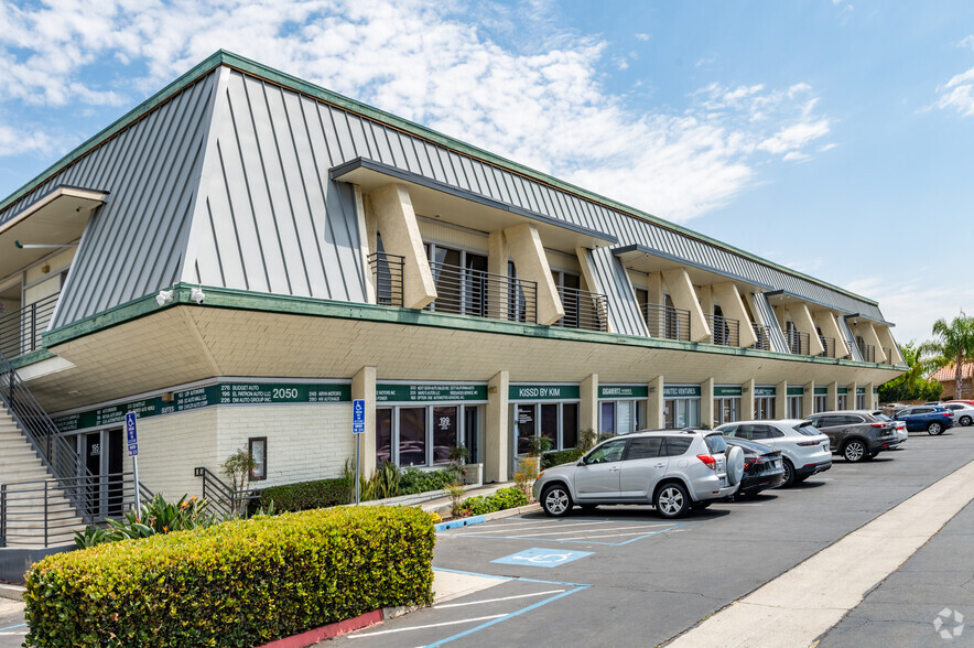 2050 W Chapman Ave, Orange, CA for lease - Building Photo - Image 3 of 15