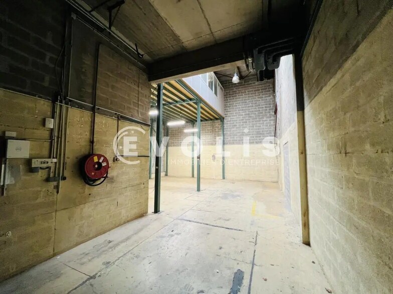 Flex in Fontenay-sous-Bois for lease - Interior Photo - Image 2 of 9