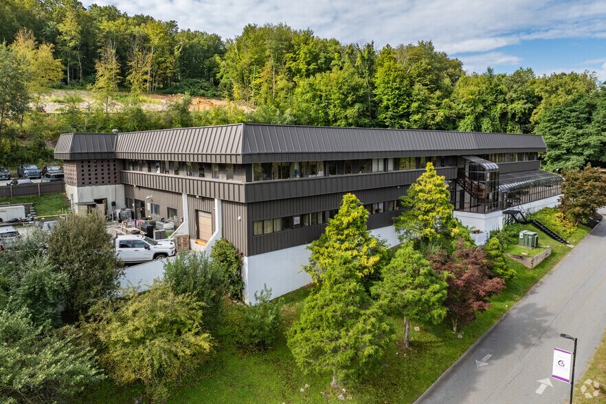 4 Hardscrabble Hts, Brewster Village, NY for sale - Primary Photo - Image 1 of 1