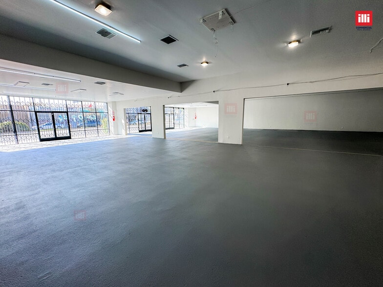 18567-18573 Sherman Way, Reseda, CA for lease - Building Photo - Image 2 of 19