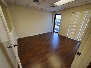 5686 Youngquist Rd, Fort Myers, FL for lease Interior Photo- Image 1 of 4