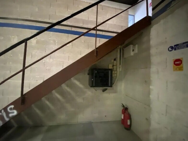 Flex in Vitrolles for lease - Building Photo - Image 3 of 8