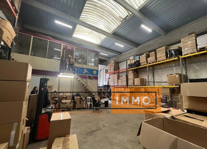 Industrial in Bondy for lease - Interior Photo - Image 3 of 6