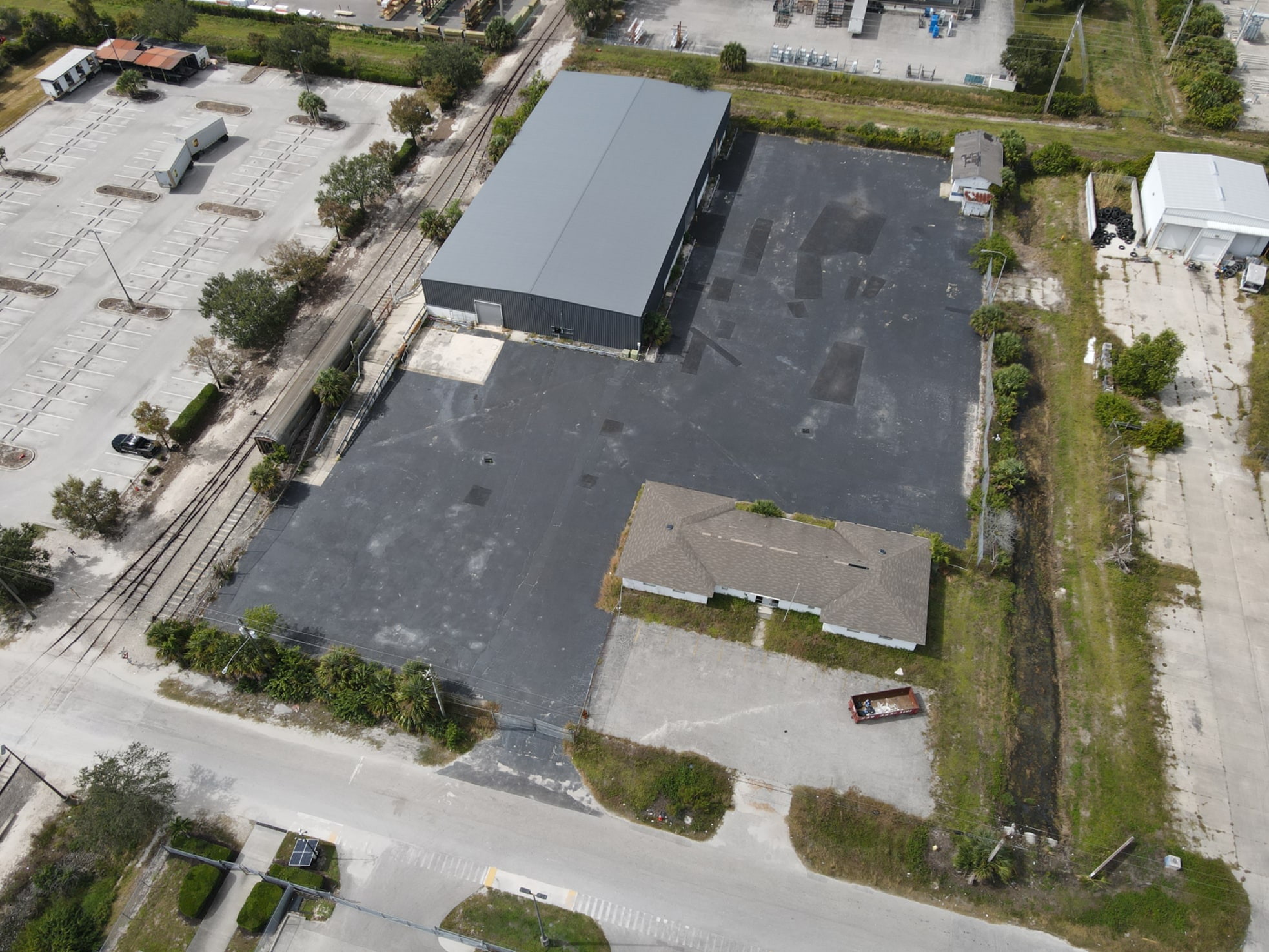 2910 Cargo St, Fort Myers, FL for lease Building Photo- Image 1 of 7