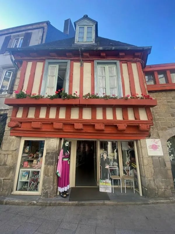 Retail in Quimper for lease Building Photo- Image 1 of 3