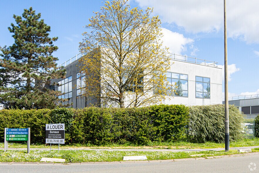 Flex in Les Ulis for lease - Building Photo - Image 2 of 2