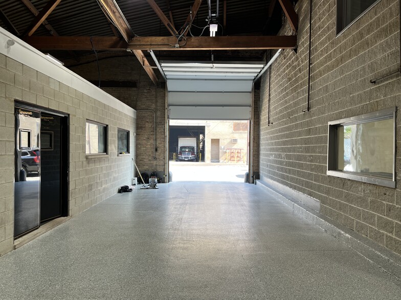 2107 W Fulton St, Chicago, IL for lease - Interior Photo - Image 3 of 6