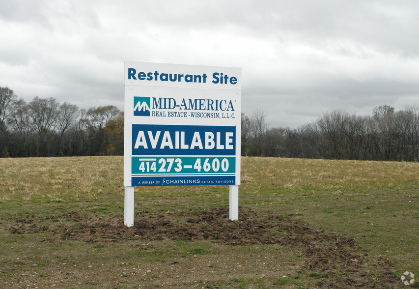 SWC Hwy 16 & Hwy 83, Hartland, WI for sale - Building Photo - Image 2 of 2