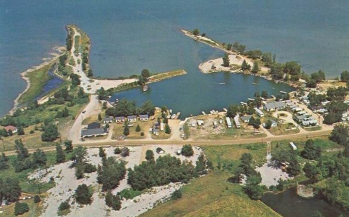 3337 Pointe Aux Barques Rd, Port Austin, MI for sale Primary Photo- Image 1 of 1