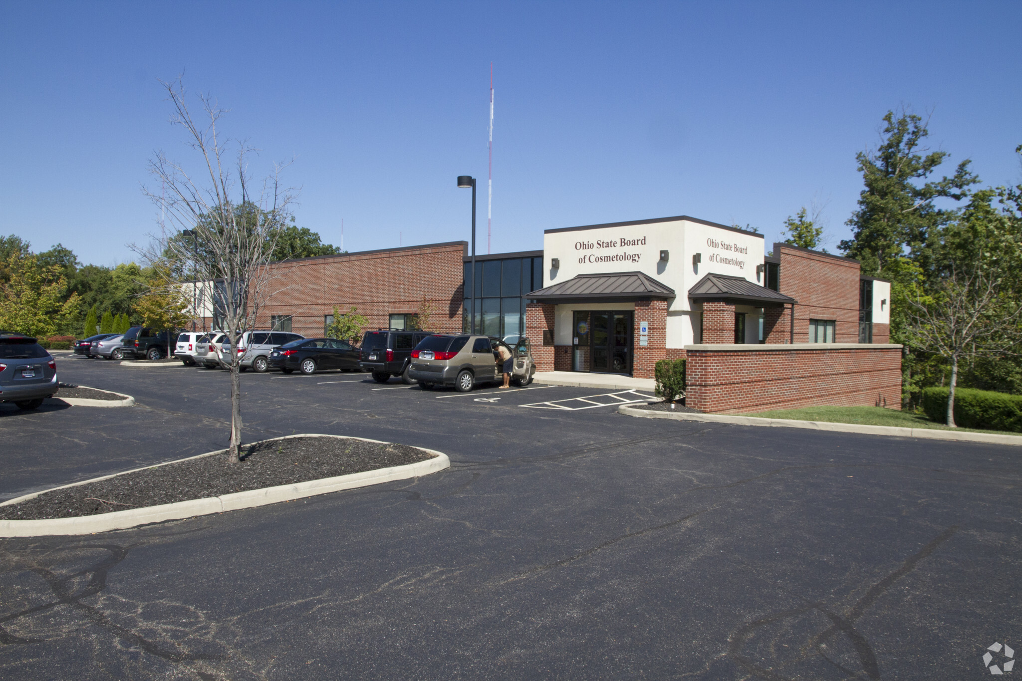 1929 Gateway Cir, Grove City, OH for sale Primary Photo- Image 1 of 5