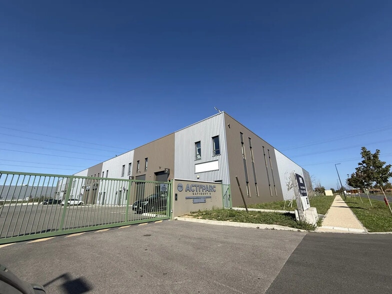 11 Rue Marguerite Aumerle, Persan for sale - Building Photo - Image 1 of 1