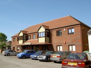 Broadlands Clos, Farnham for lease Building Photo- Image 1 of 1