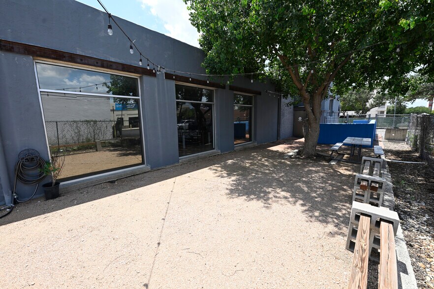 1700-1710 N Main Ave, San Antonio, TX for lease - Building Photo - Image 2 of 9