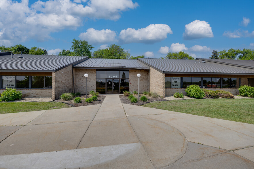 4205 Lancaster Ln N, Plymouth, MN for lease - Building Photo - Image 1 of 20