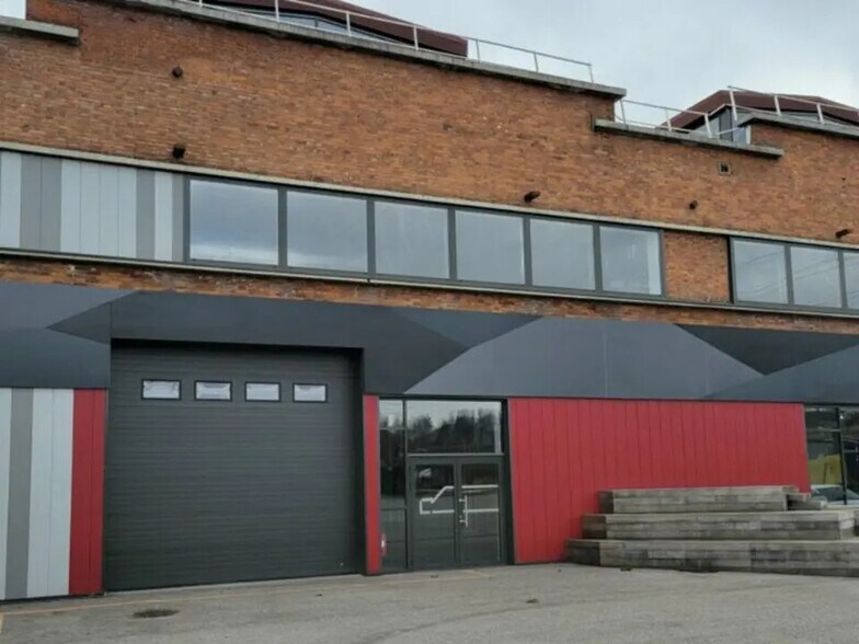 Industrial in Sochaux for lease - Building Photo - Image 1 of 3