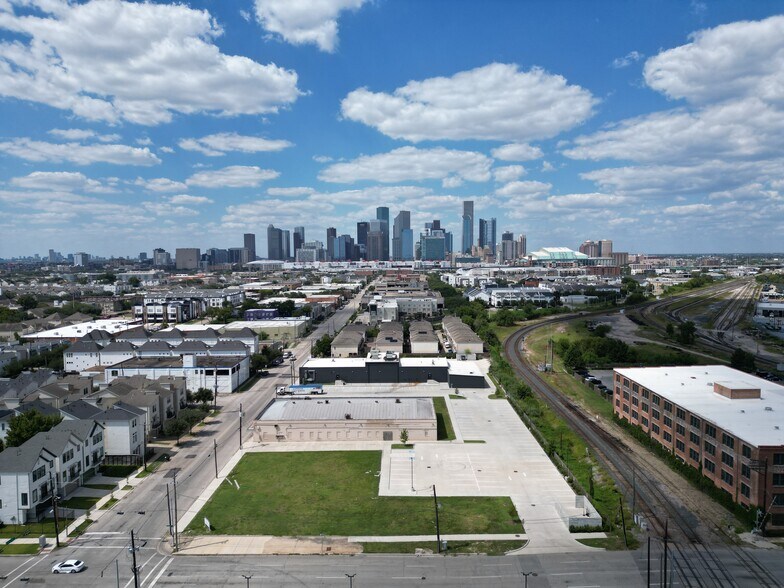 3313 McKinney St, Houston, TX for lease - Building Photo - Image 1 of 3