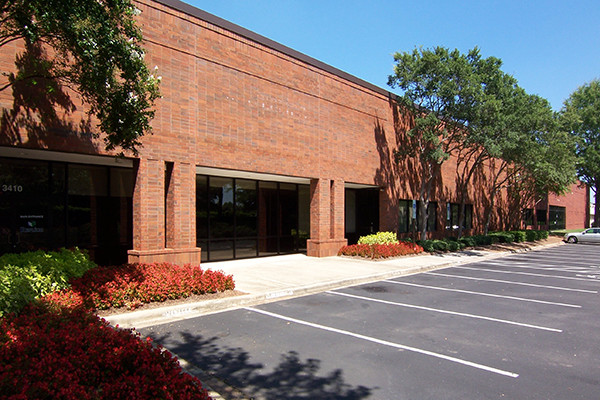 3410 Oak Lake Blvd, Charlotte, NC for lease - Building Photo - Image 2 of 3