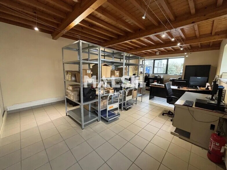 Office in Rillieux-la-Pape for lease - Interior Photo - Image 3 of 9