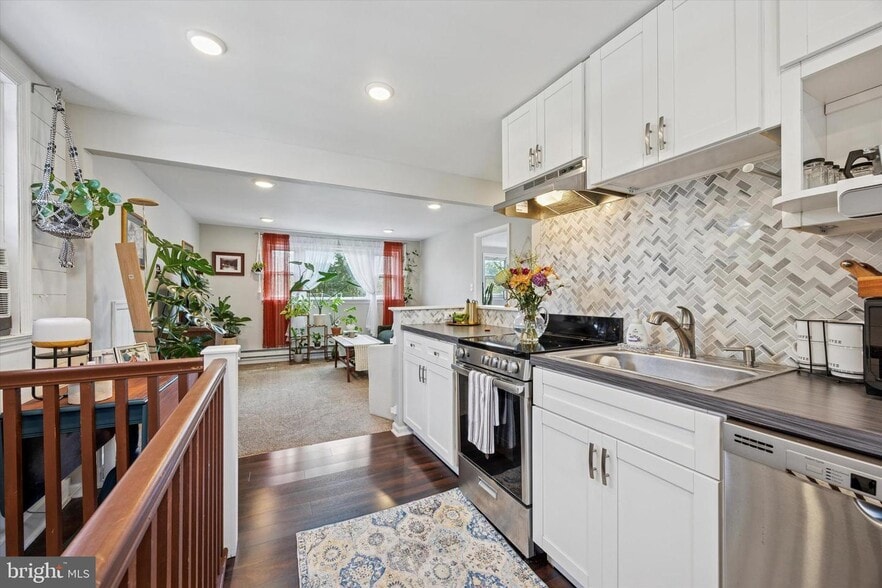 413 N Pine St, Langhorne, PA for sale - Building Photo - Image 3 of 79