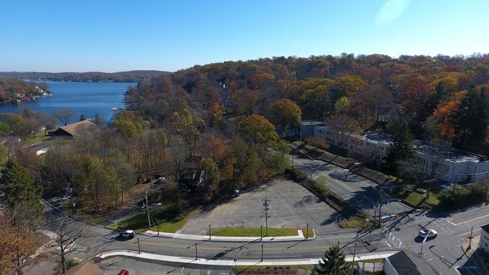 452 Lakeside Blvd, Hopatcong, NJ 07843