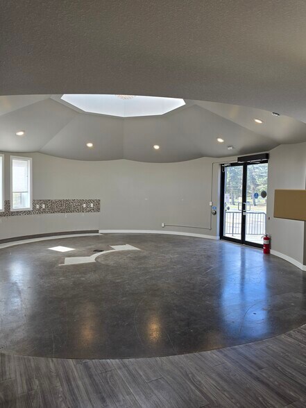 110 Pelican Pl, Sylvan Lake, AB for lease - Building Photo - Image 2 of 26