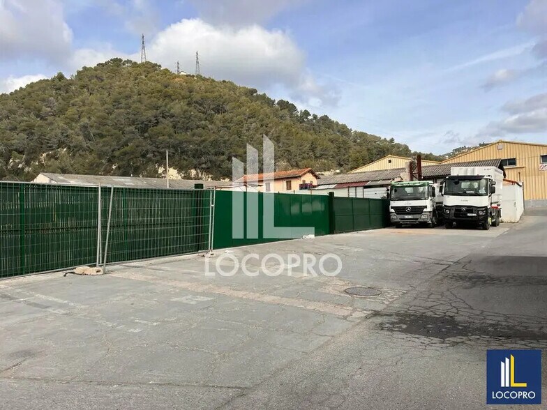 Flex in La Trinité for lease - Building Photo - Image 1 of 8