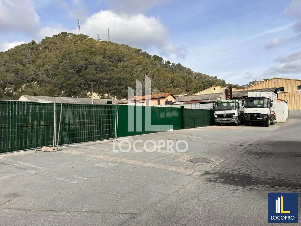 Flex in La Trinité for lease Building Photo- Image 1 of 9