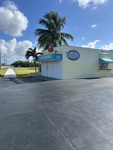 7000 N Dixie Hwy, Boca Raton, FL for lease - Building Photo - Image 2 of 5