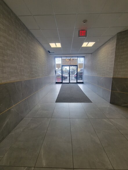 576 Central Ave, East Orange, NJ for lease - Interior Photo - Image 2 of 7