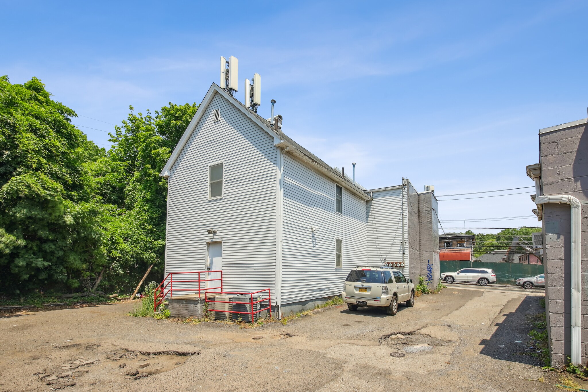 56 Seguine Ave, Staten Island, NY 10309 Retail for Sale