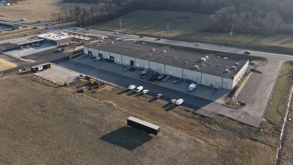 9669-9685 Cincinnati Dayton Rd, West Chester, OH for lease - Building Photo - Image 3 of 7