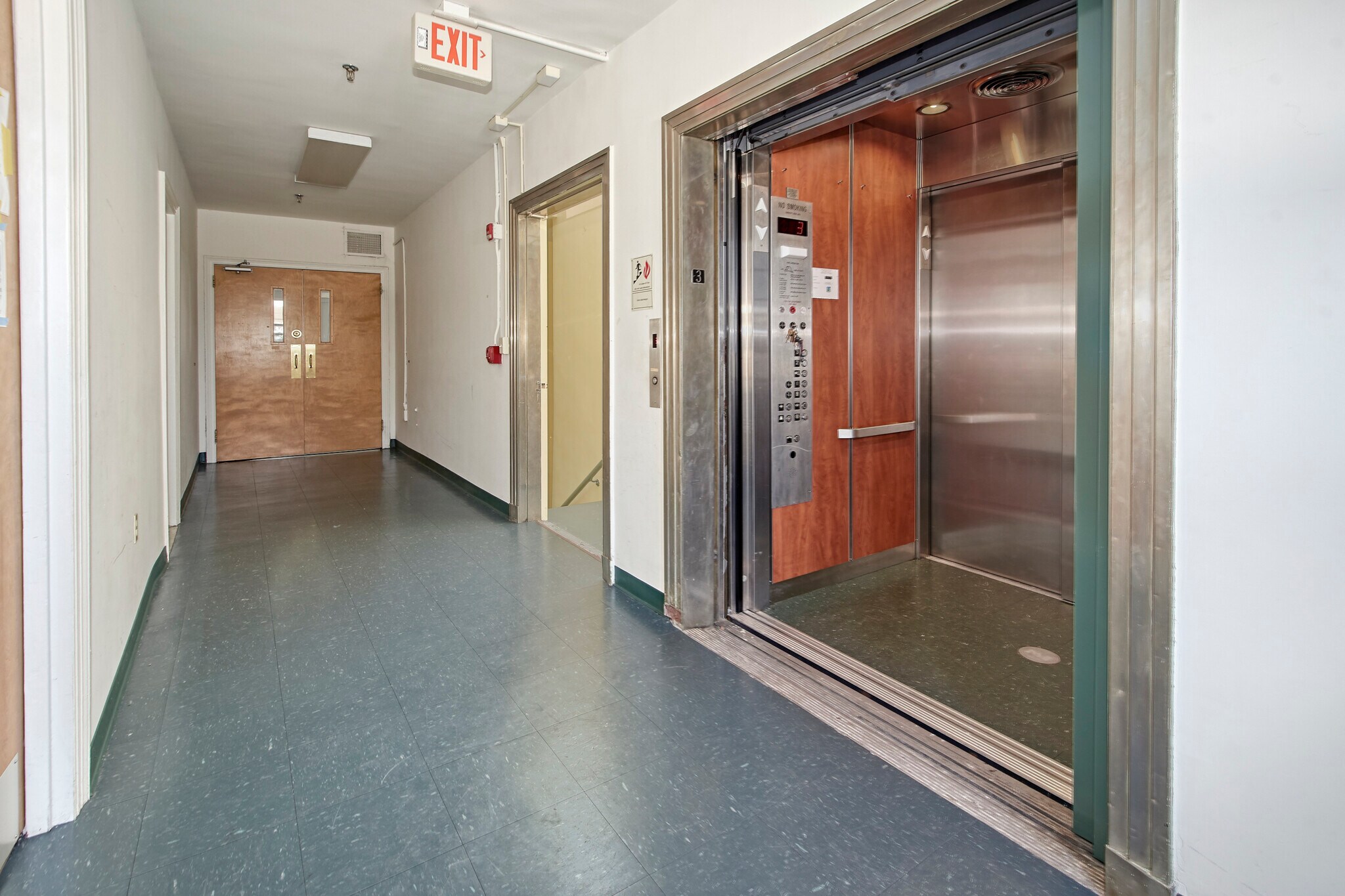 566 E Boston Post Rd, Mamaroneck, NY 10543 Commercial Building with