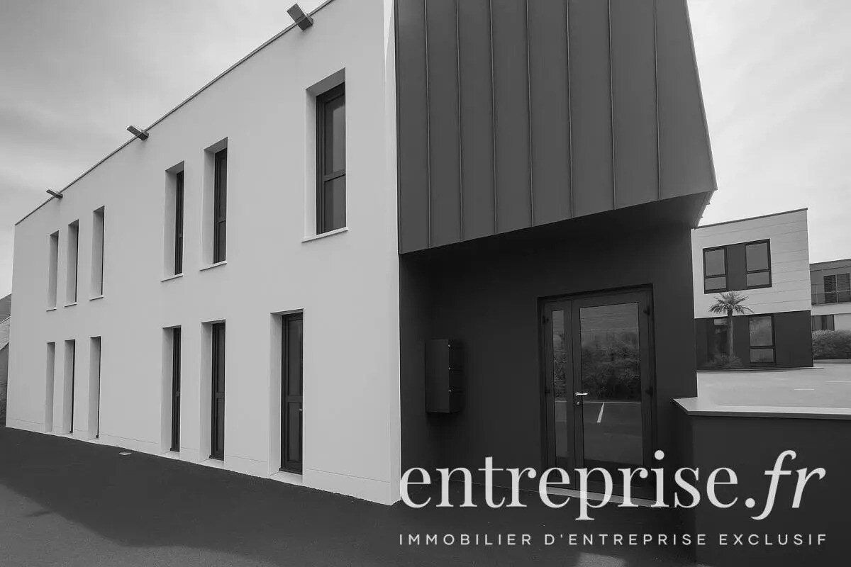 Office in Beaucouzé for lease Building Photo- Image 1 of 2