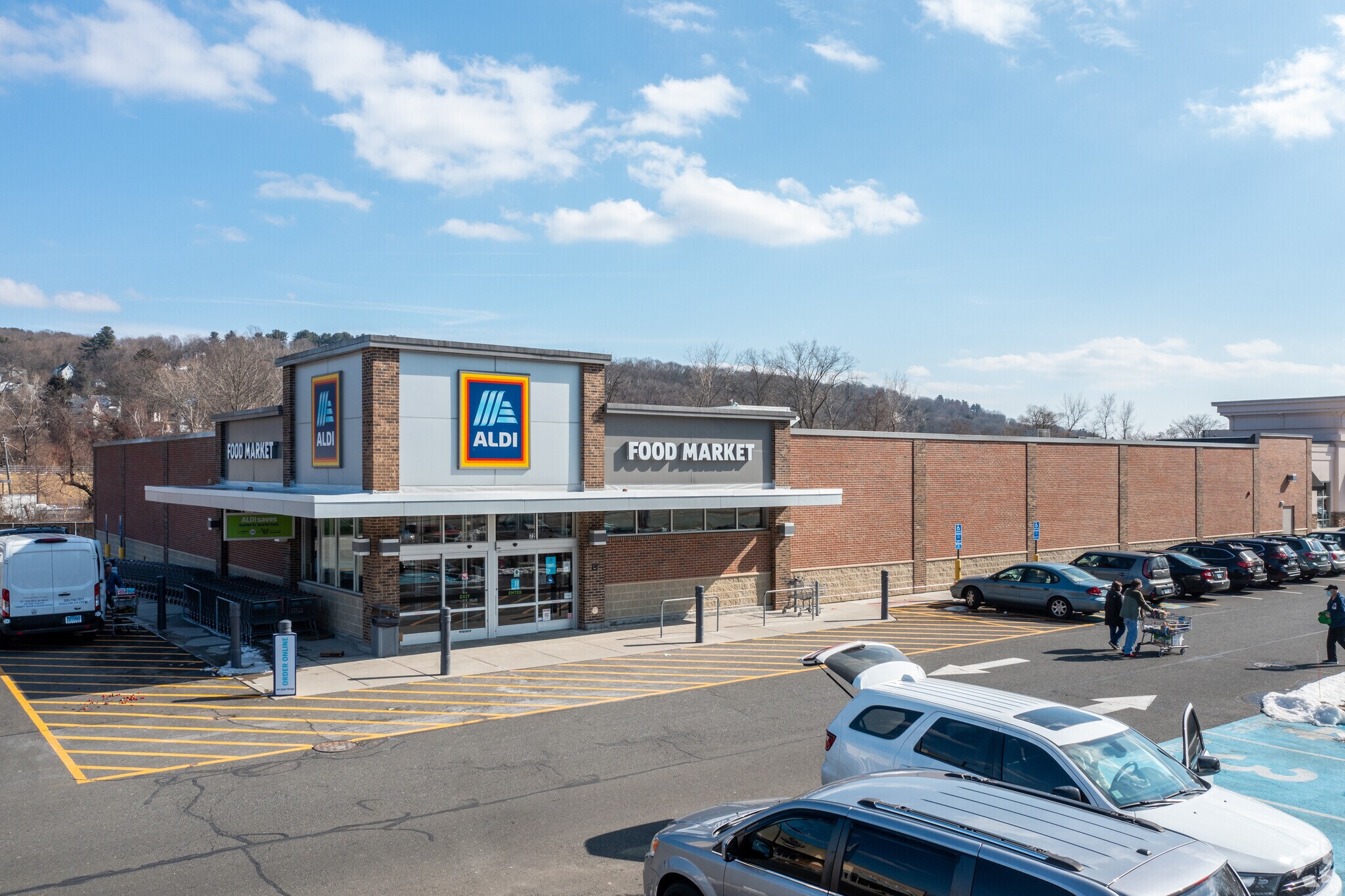 72 Pershing Dr, Derby, CT for sale Primary Photo- Image 1 of 1