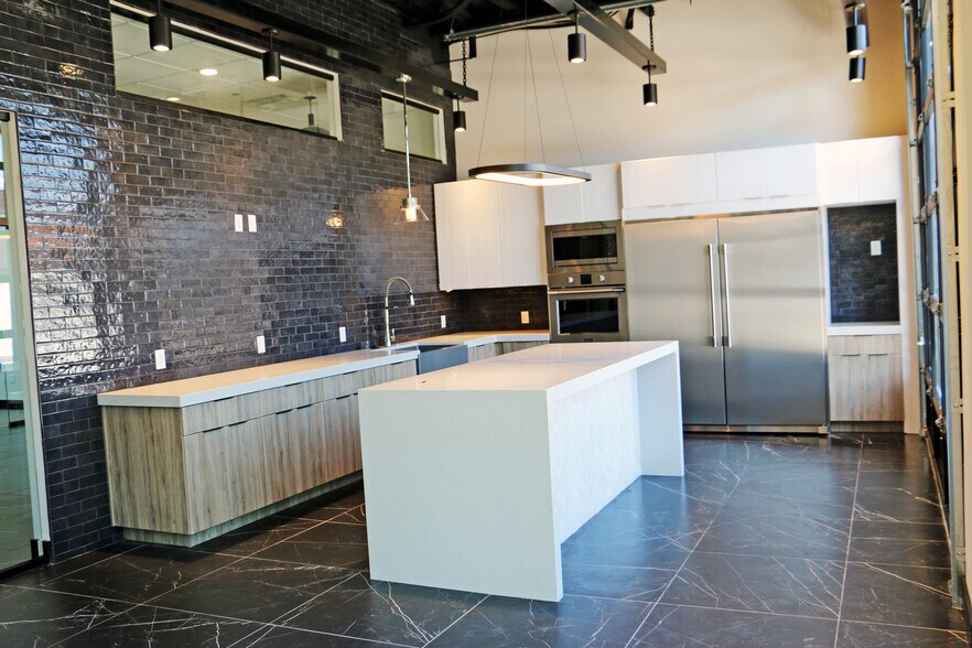 829 E Pioneer Rd, Draper, UT for sale - Primary Photo - Image 1 of 1