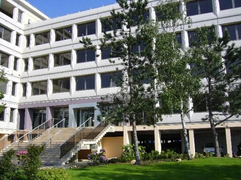 Flex in Rungis for lease - Building Photo - Image 1 of 11