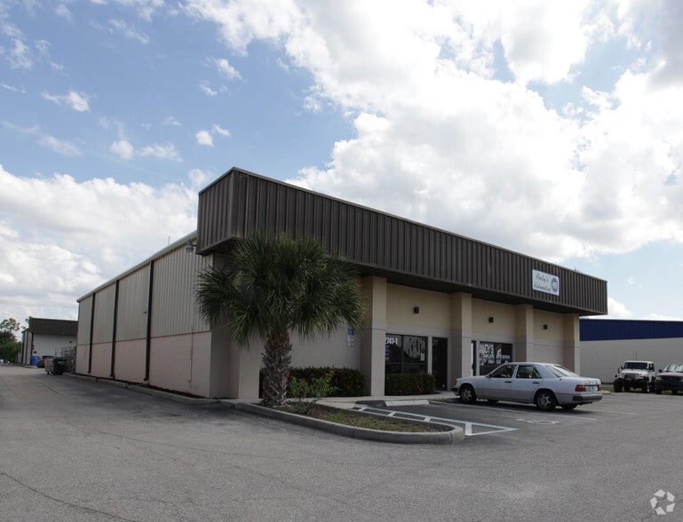 12741 Metro Pky, Fort Myers, FL for lease - Primary Photo - Image 1 of 3