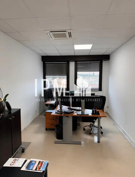 Office in Marseille for sale - Building Photo - Image 2 of 8