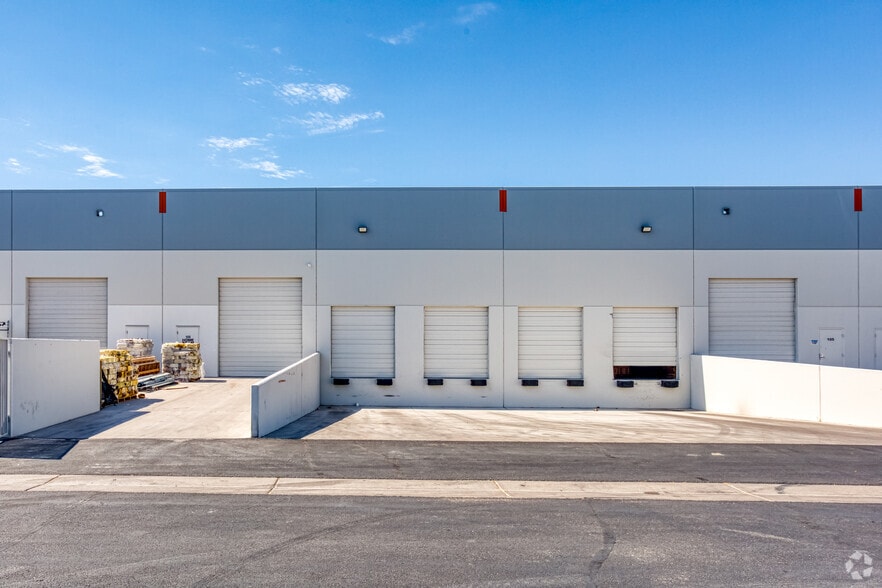 4114 N Pecos Rd, Las Vegas, NV for lease - Building Photo - Image 3 of 4