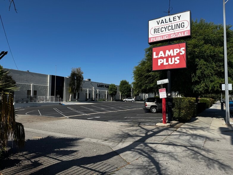 20222-20238 Plummer St, Chatsworth, CA for lease - Building Photo - Image 1 of 4