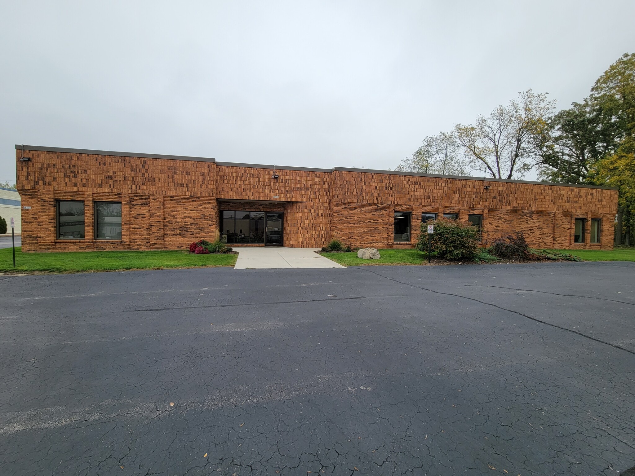 16700 W Victor Rd, New Berlin, WI for sale Building Photo- Image 1 of 1